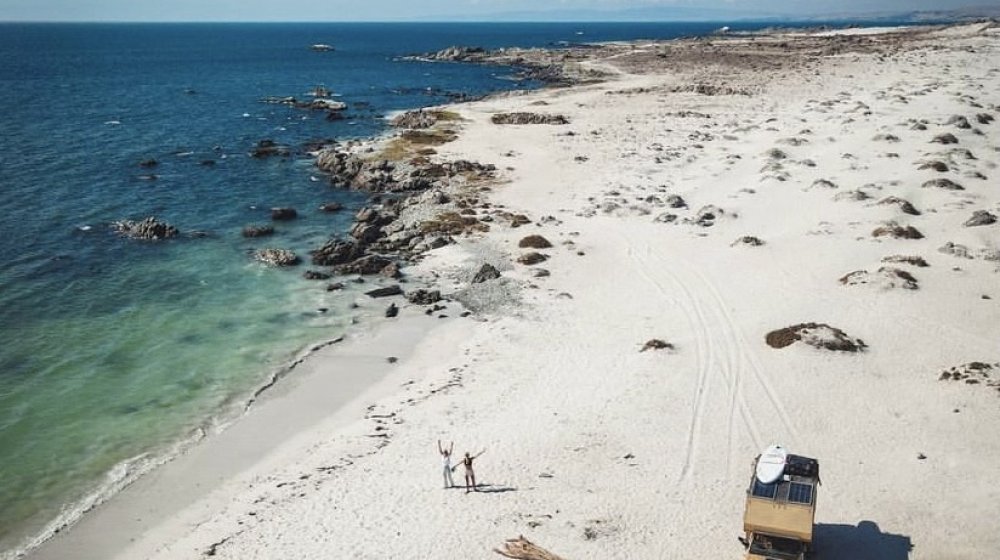 "Ruteranas" se deslumbran en Bahía Inglesa, un paraíso en el norte de Chile