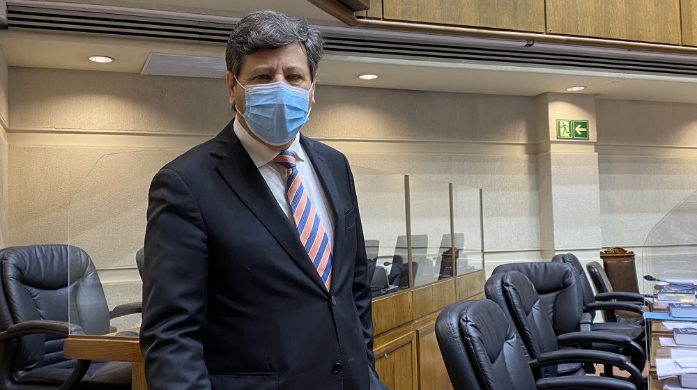 Senador Castro presenta proyecto para sancionar a quienes ofendan los símbolos patrios