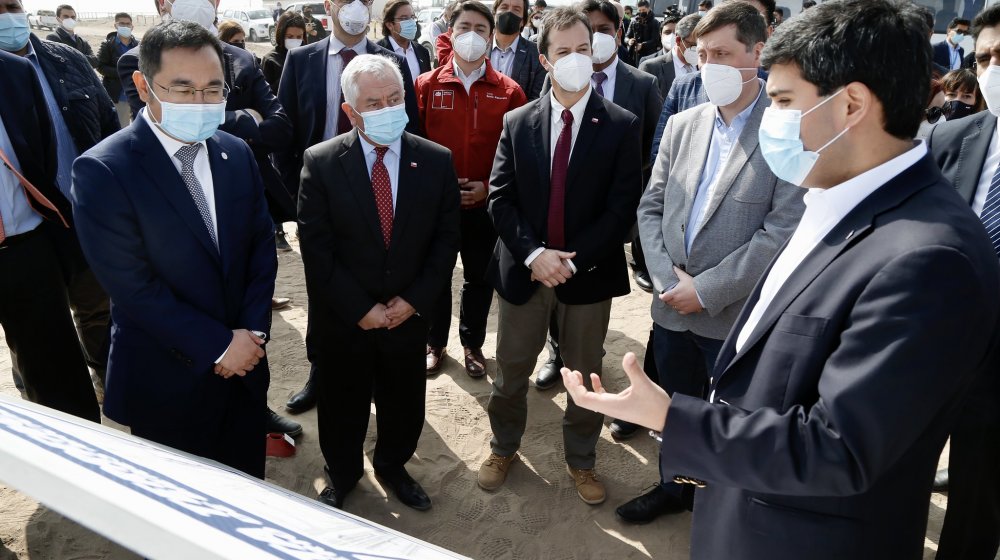 Ministros Paris, Isamit y Palacios visitaron junto a ejecutivos de Sinovac posible terreno para planta de fabricación de vacunas en Antofagasta