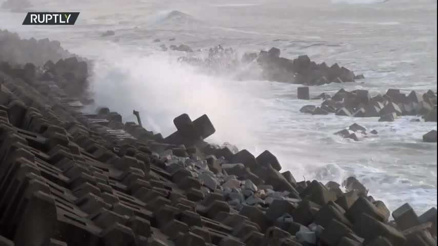 (Video) Japón: Olas altas y fuertes vientos en la costa de Fukushima en medio de la tormenta tropical Nepartak