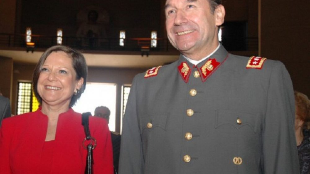 Con arraigo nacional y formalizada por lavado de dinero quedó la esposa del ex comandante en Jefe del Ejército, Ana María Pinochet