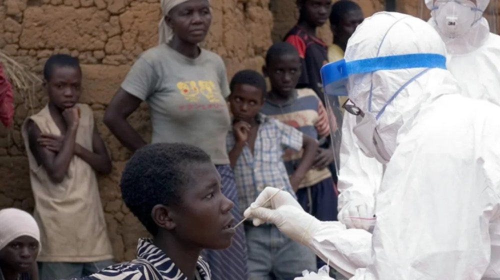 Otra amenaza: OMS confirma primera muerte por virus de Marburgo en África