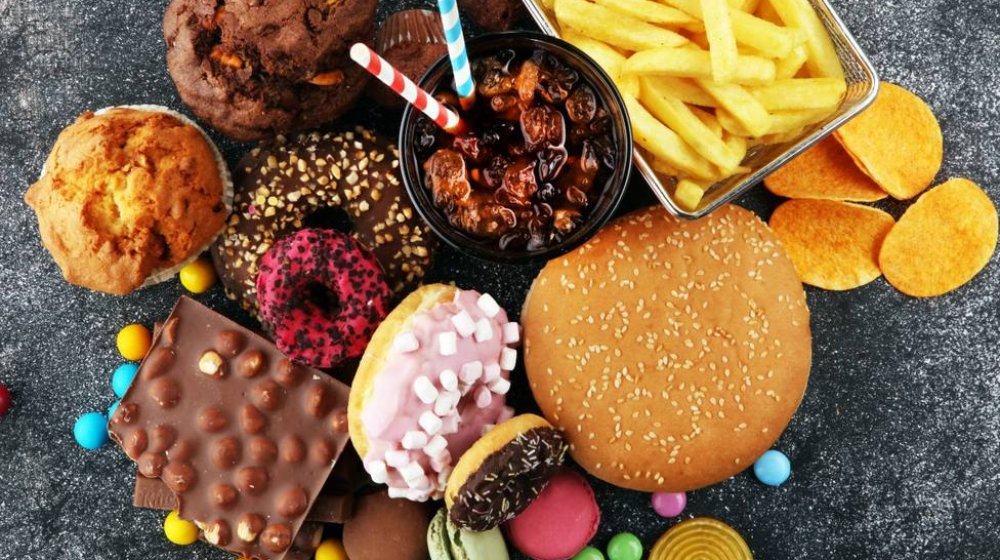 Alimentos ultraprocesados componen dos tercios de la dieta de niños, niñas y adolescentes