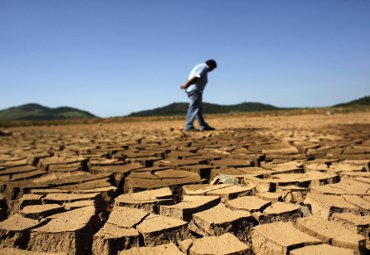 Especialistas de la U. de Chile advierten que el país vive el segundo invierno más seco desde 1911