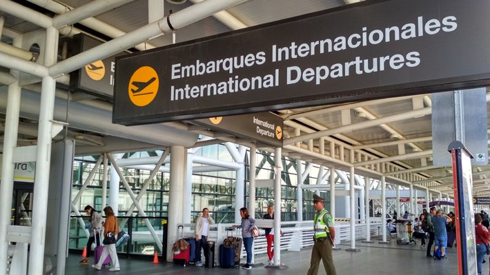 Qué documentos se requieren y la forma correcta de presentarlos para ingresar a Chile por el aeropuerto