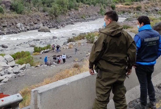 Lluvias aumentan caudal del río Mapocho, Canal San Carlos y Ejército con OOPP trabajan en río Maipo