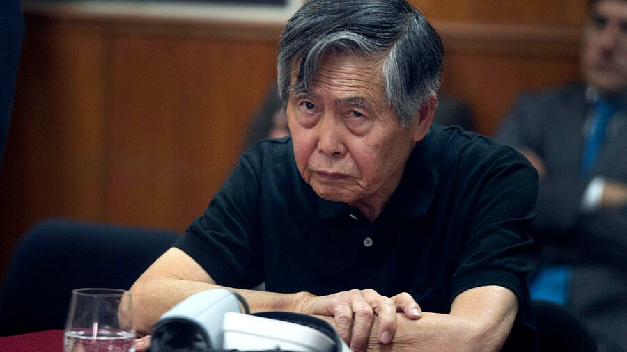 Perú pedirá a Chile ampliar extradición de Fujimori por tráfico de armas