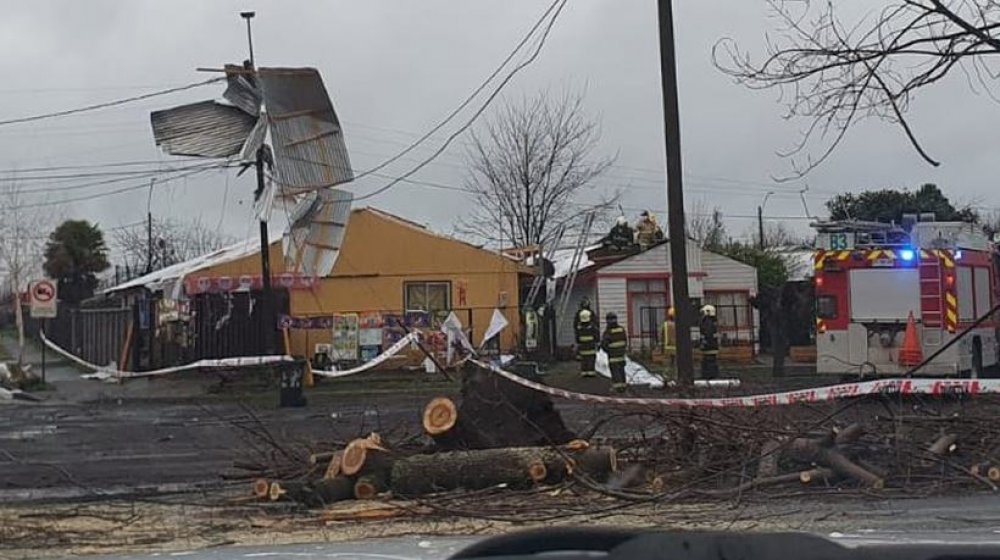 Al menos 20 viviendas con daños deja paso de supuesto "tornado" en la comuna de Tucapel