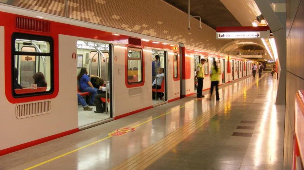 Metro, Transantiago y Metrotren cambian horario tras recorte en Toque de Queda