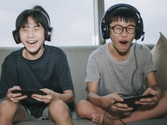 China prohíbe que menores pasen más de tres horas semanales jugando online
