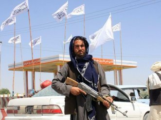Talibanes celebran victoria tras salida de últimos soldados de EE.UU.