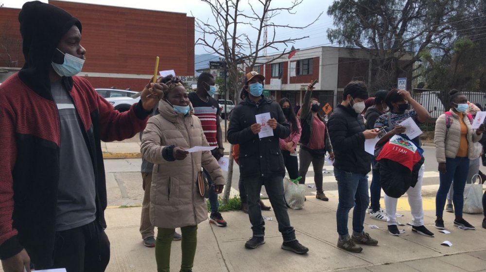 Comunidad haitiana protesta en comisaría de La Ligua tras muerte de hombre a manos de Carabineros