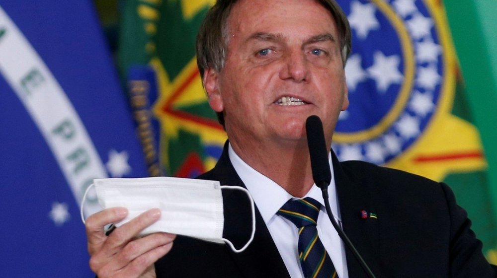 Bolsonaro vetó norma que castigaba la difusión de "fake news": Pasa al Parlamento