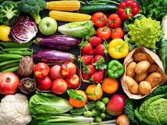 Nutricionistas y feriantes llaman al correcto cuidado de frutas y verduras ante alza de precios