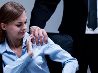 Aprende cómo reconocer y qué hacer frente al acoso sexual laboral en