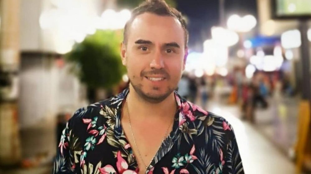César Campos confesó con qué famoso cantante estaría en una isla desierta en el Cuestionario Flash