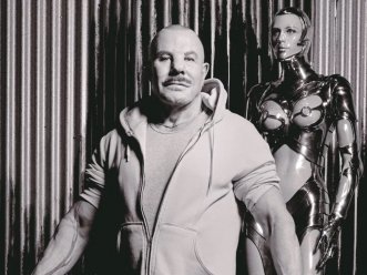 Muere a los 73 años Thierry Mugler, icónico diseñador de moda francés